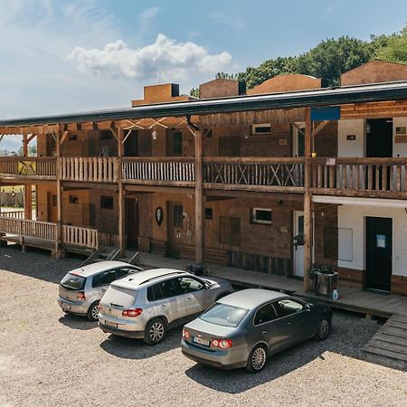 Ranch 13 - Western A Kone Nemšová Buitenkant foto