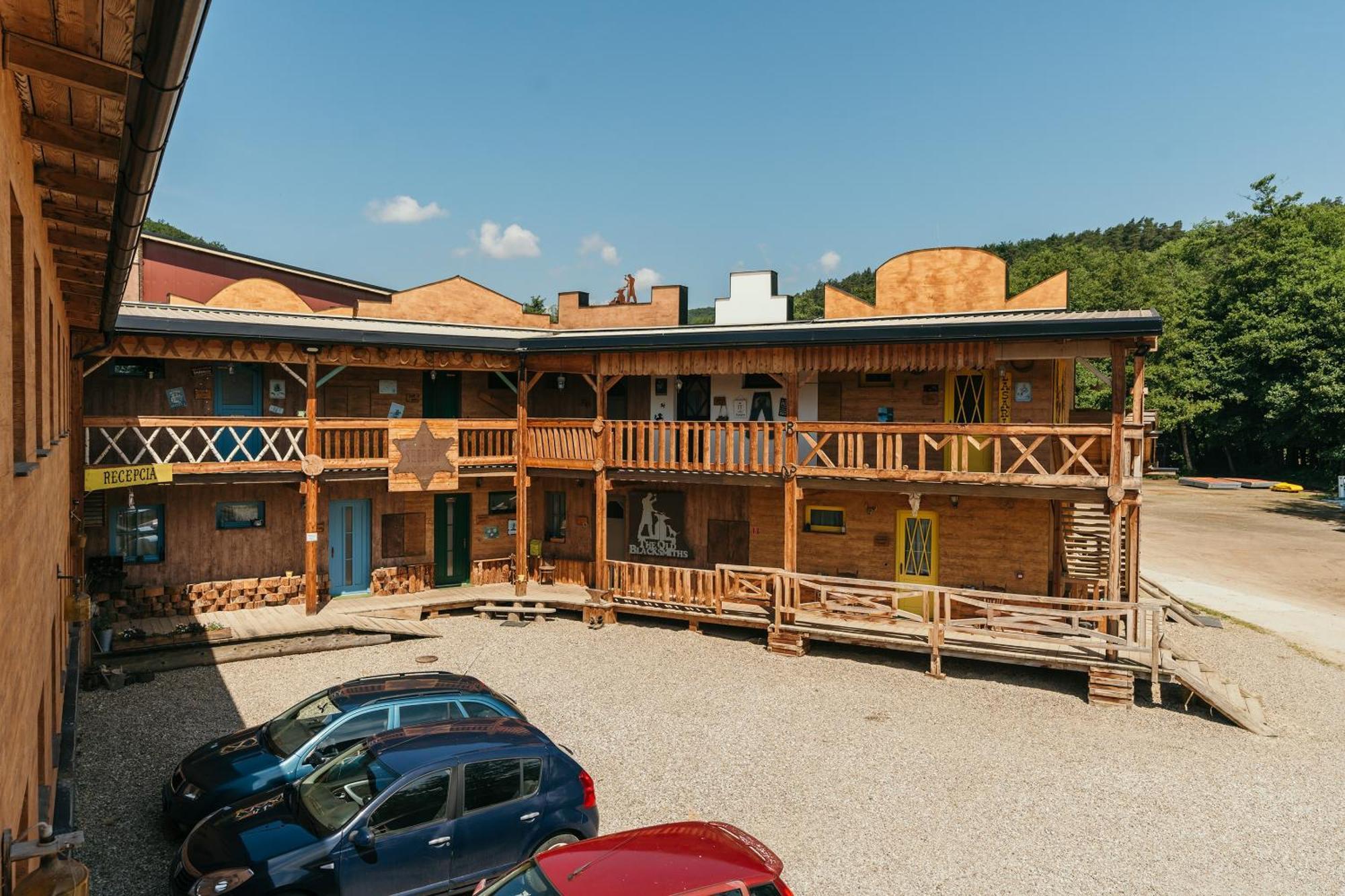Ranch 13 - Western A Kone Nemšová Buitenkant foto